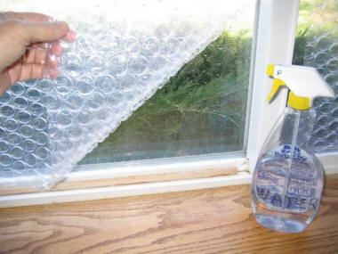 Handy-Dandy Tip: Bubble Wrap Window Insulation